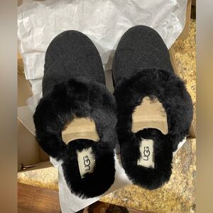 Ugg  Women’s Disquette size 9 NWT and box